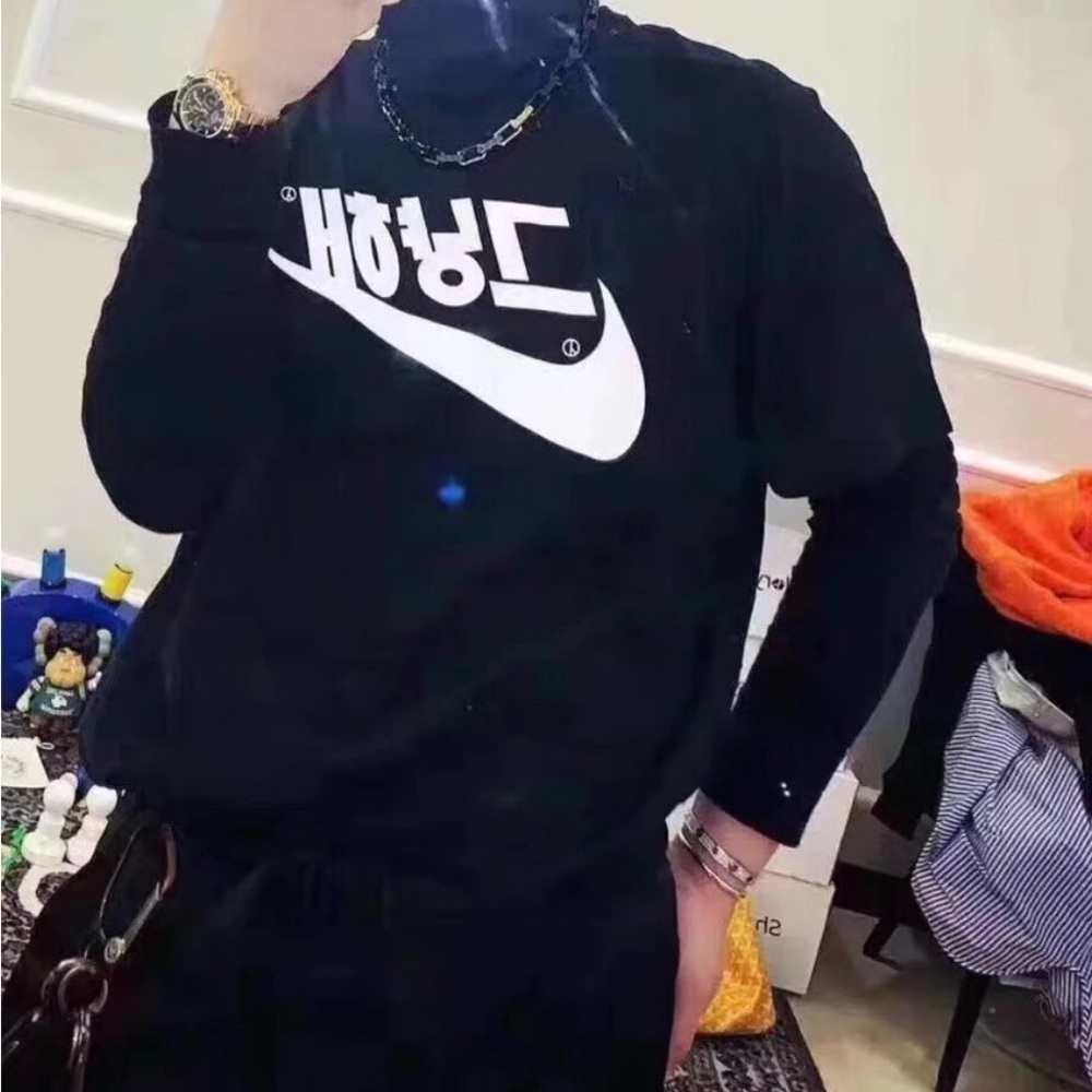 G-Dragon  Love Movement Tee